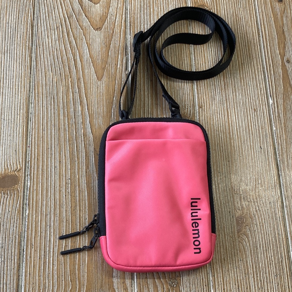 Lululemon easy access crossbody bag - Guava